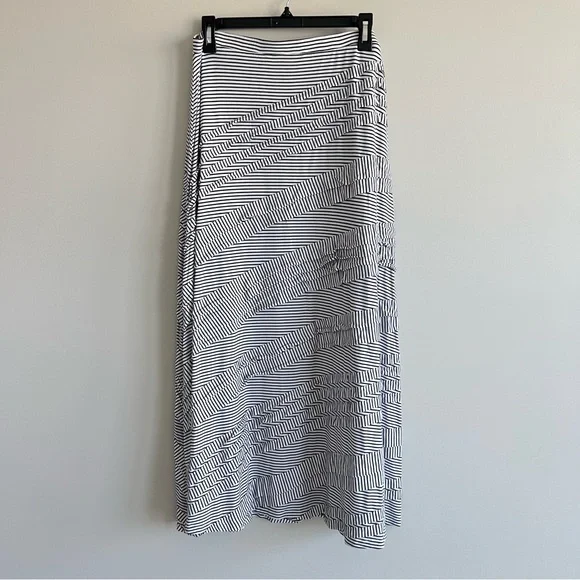 Soft Surroundings black white striped ruffle Rosemary pull on skirt size large - Picture 5 of 11